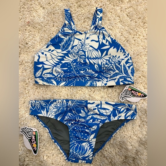 Jolyn Clothing Other - Jolyn Aloha-dot 2 piece